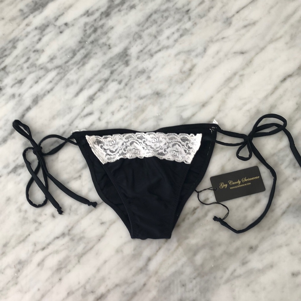 Side tie bikini bottoms